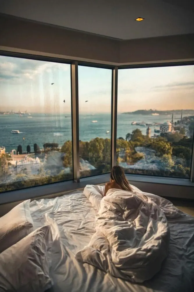 Bedroom with a view over the sea